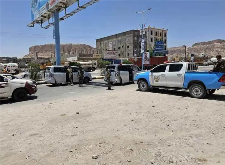 محافظ شبوة يطّلع على خطة الانتشار الأمني في عتق وي...