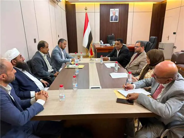 وزيرة الشؤون القانونية ووزير الأوقاف والإرشاد يبحث...