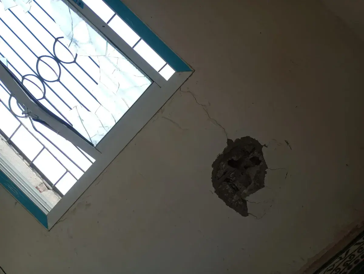 الحوثيون يصعّدون قصفهم الإجرامي على مسجد ومدرسة في...