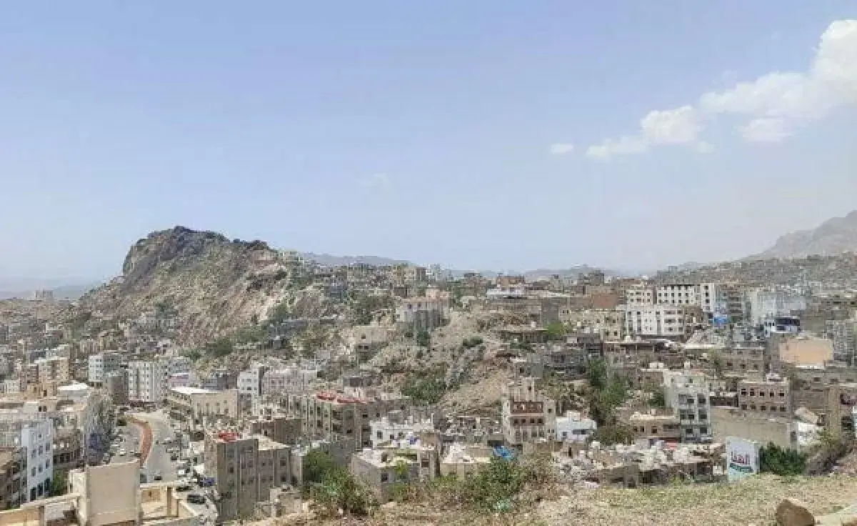 آثار تعز: تحذير عاجل للسكان من انهيار أسوار القلاع...