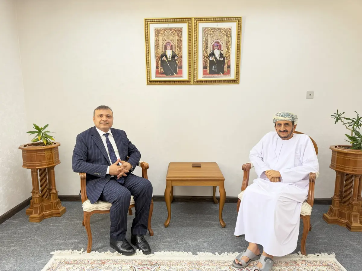 سفير اليمن يبحث مع وكيل الخارجية العُمانية العلاقا...