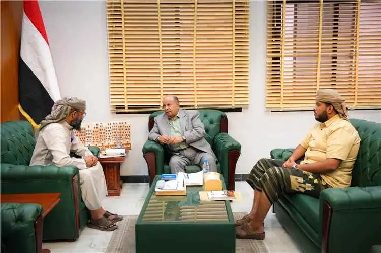 عضو مجلس القيادة الخنبشي يوجّه برفع الجاهزية في ال...