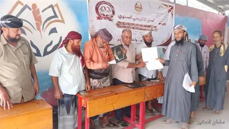 لحج.. مدارس طيبة بتبن تحتفي بتكريم تلاميذها الأوائل بحفلٍ بهيج حضره مدير تربية تبن
