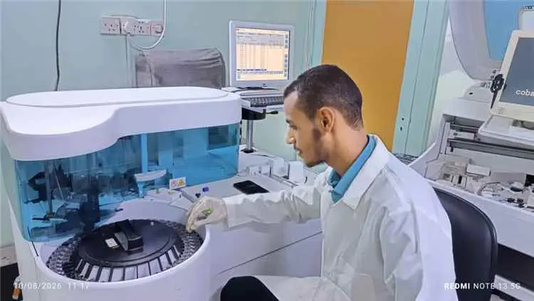 جامعة الخليج العربي تعزز التعليم التطبيقي لطلبة المختبرات الطبية