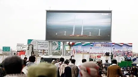 الحوثيون يهاجمون مطارا بالقرب من باب المندب في محا...