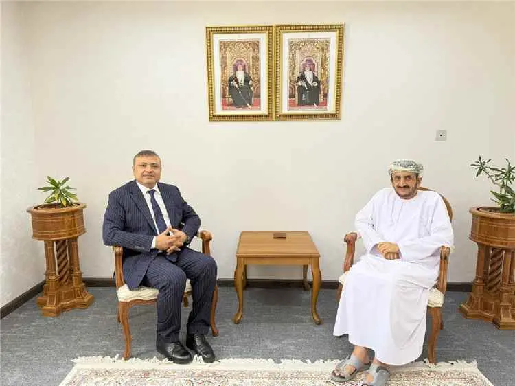 سفير بلادنا يبحث مع وكيل الخارجية العُمانية العلاق...