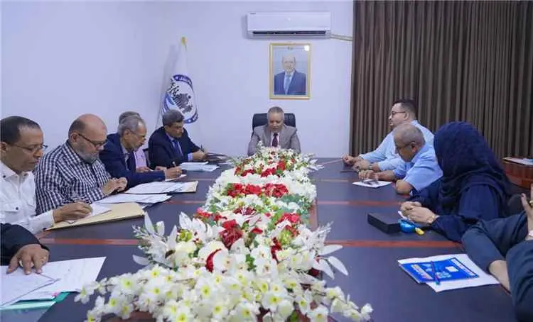 وزير الشؤون الاجتماعية والعمل يناقش مع لجنة الأمان...