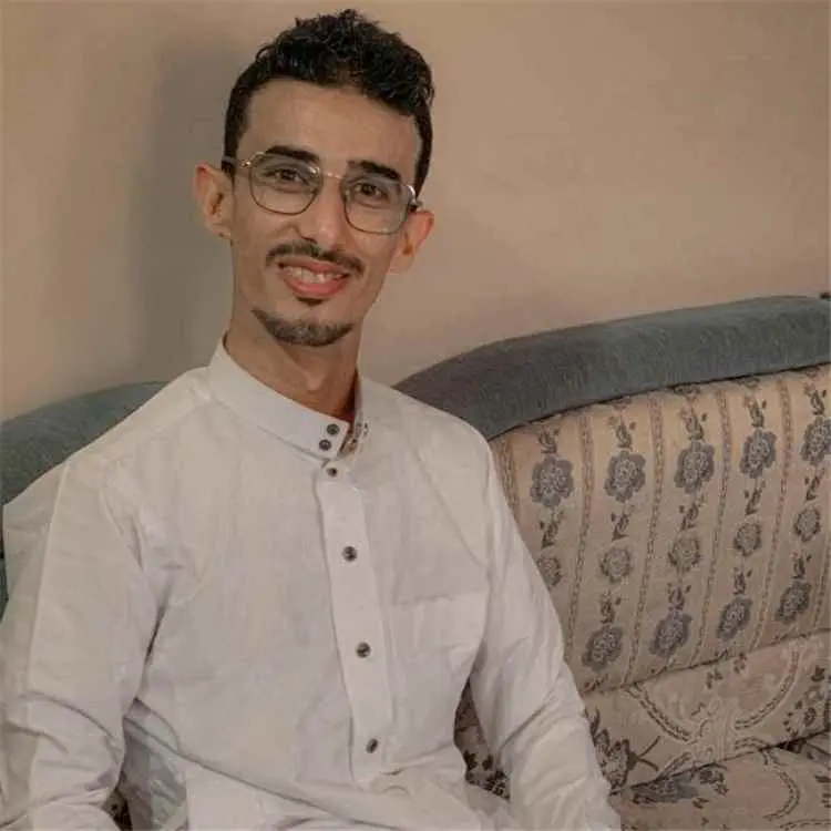 أصيل الربيزي يطرح تساؤلات حول أزمة الغاز في عدن ويدعو إلى الاستيراد كحل مؤقت