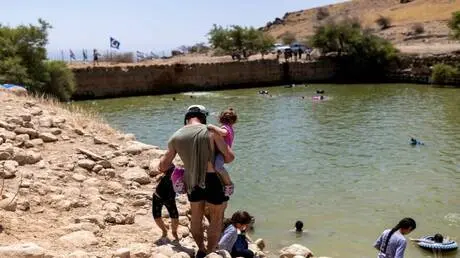الضفة الغربية.. المستوطنون يستولون على عيون المياه...
