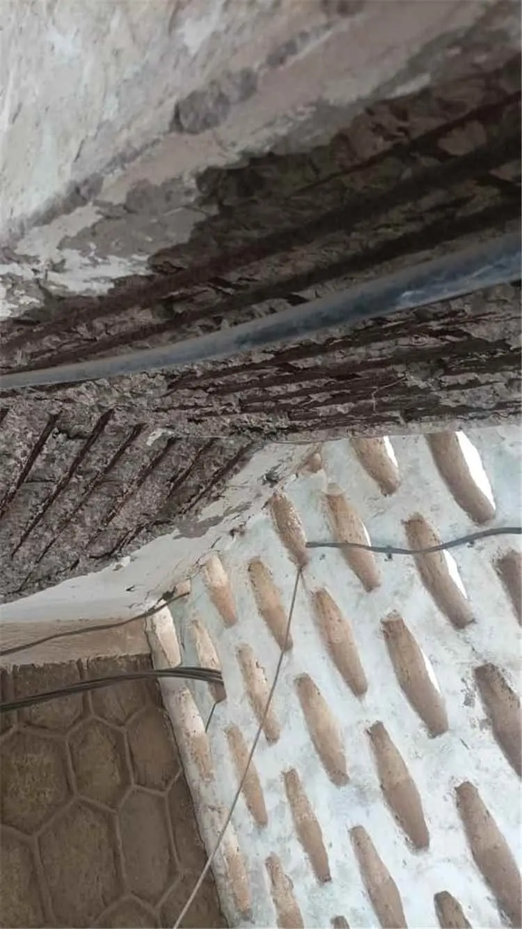 انهيار أجزاء من عمارة المعلمين بخور مكسر ودعوات عا...