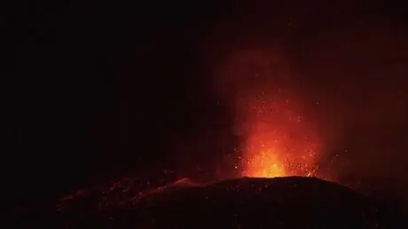صقلية.. إغلاق مطار كاتانيا بسبب ثوران بركان إتنا ا...