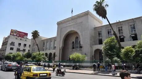 مصادر: ضابط من عهد الأسد يعود "حرا" إلى سوريا بعد...