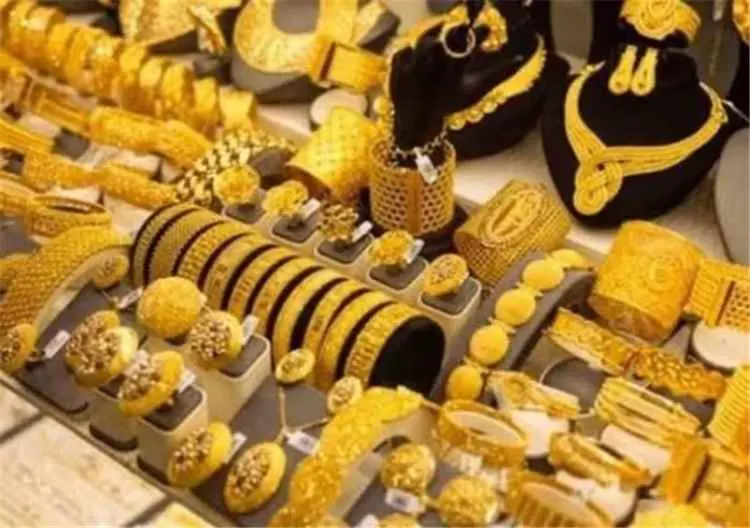 سعر الذهب اليوم السبت 15 اغسطس 2026 في مصر يشهد استقرارًا حذرًا.. عيار 21 يثبت عند هذا الرقم