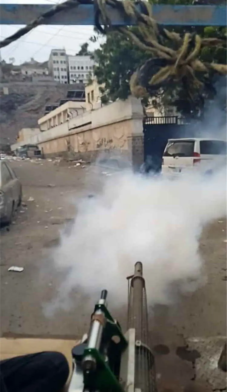 حملة رش ضبابي تستهدف بؤر انتشار الحشرات في التواهي...
