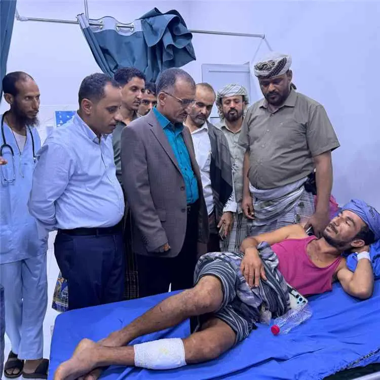 وكيل لحج الداؤودي يتفقد جرحى اللواء الرابع حزم بمس...