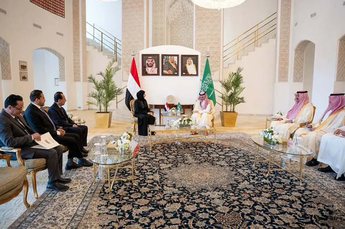 اليمن والسعودية يبحثان تعزيز الشراكة ومواجهة التهد...