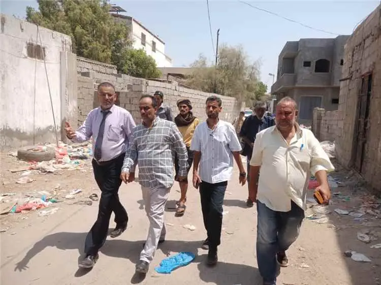 مدير عام خورمكسر يناقش استكمال شبكة الصرف الصحي ور...