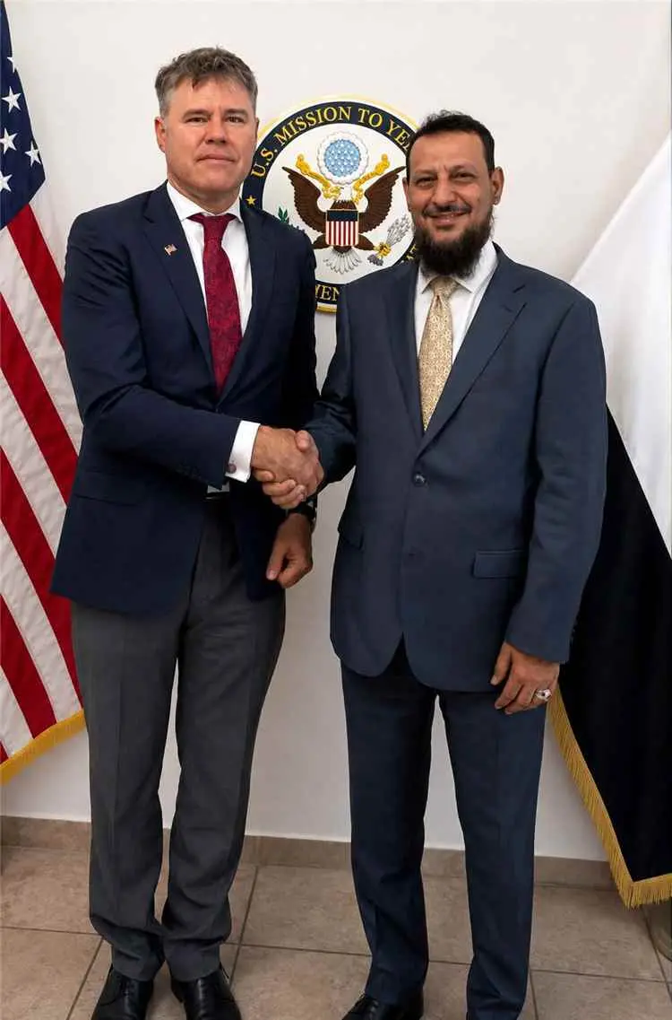 المحافظ شيخ يبحث مع القائم بأعمال السفير الأمريكي...