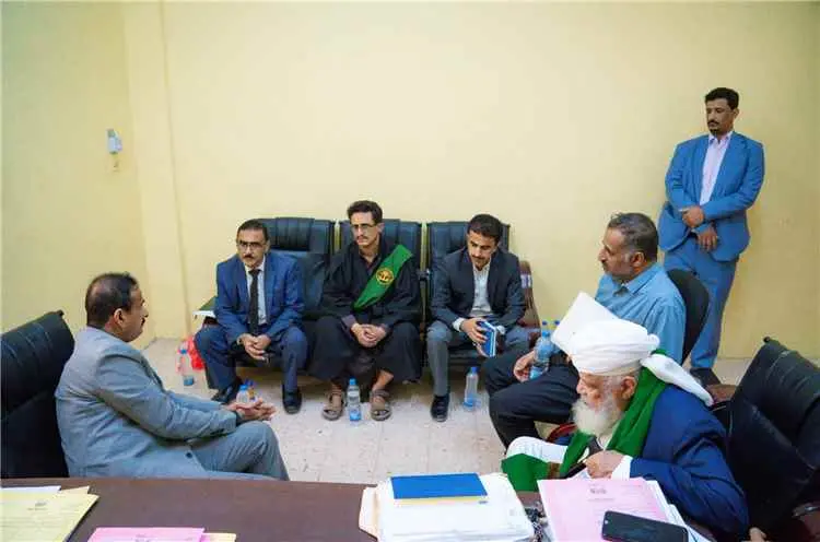 المحافظ بن الوزير يتفقد محكمة عتق الابتدائية ويشيد...