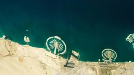 الإمارات توسع مدارها.. نجاح إطلاق القمر الاصطناعي...