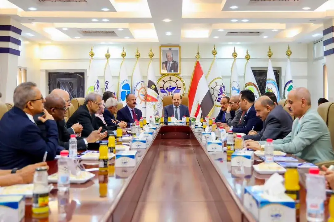 رئيس الوزراء يزور وزارة النقل ويوجه برفع مستوى الجاهزية للتعامل مع أي طارئ
