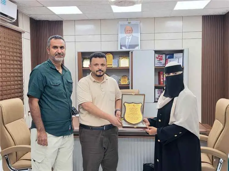 برنامج مكافحة مضادات الميكروبات يكرّم مدير مختبرات...