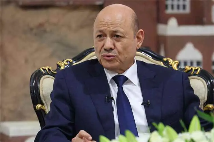 كاتب سياسي: الحاشية المحيطة بالعليمي وسّعت دائرة ا...