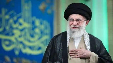 صورة تعرض لأول مرة تظهر المرشد الإيراني الراحل علي...