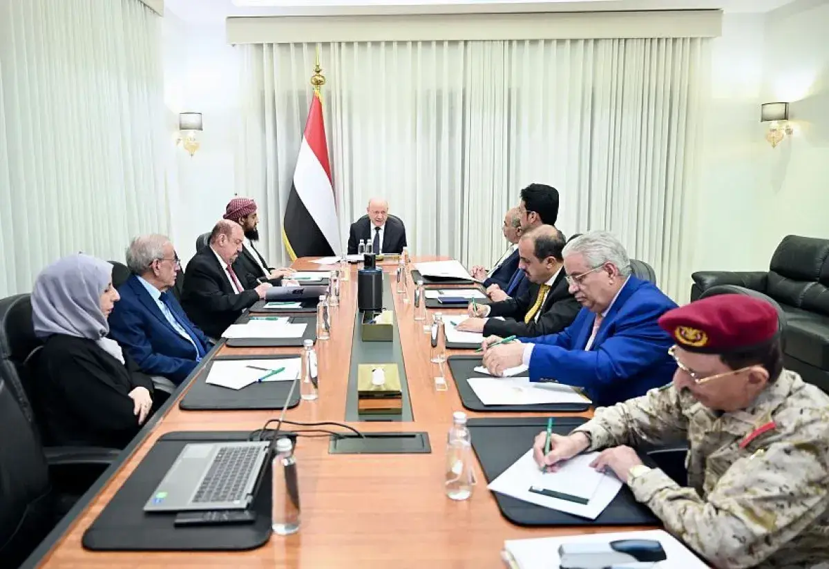 مجلس الدفاع الوطني يوجه بتوسيع الردع ضد الحوثيين و...