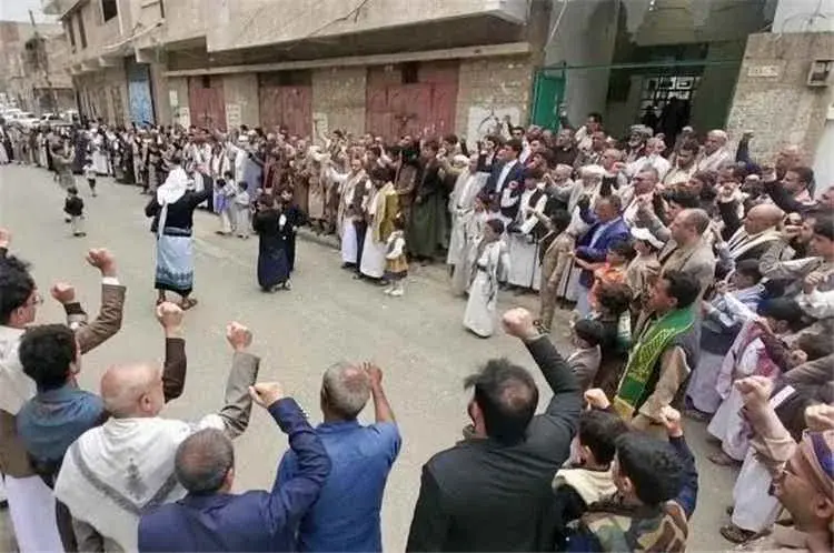 أموال حوثية تتجه نحو التجنيد والتعبئة والفعاليات ا...