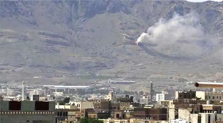 غارات جوية تضرب مركز قيادة وتحصينات حوثية في تعز و...