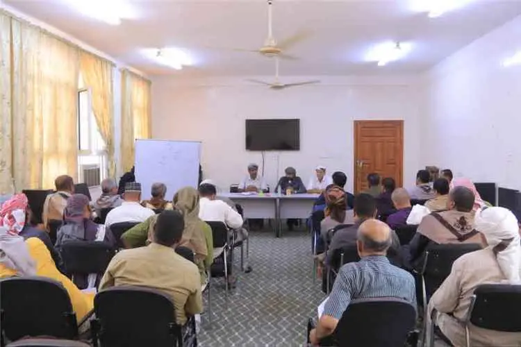 مدير عام شبام يترأس اجتماعًا بمديري المدارس والثانويات لمناقشة جاهزية الاستعداد للعام الدراسي الجديد