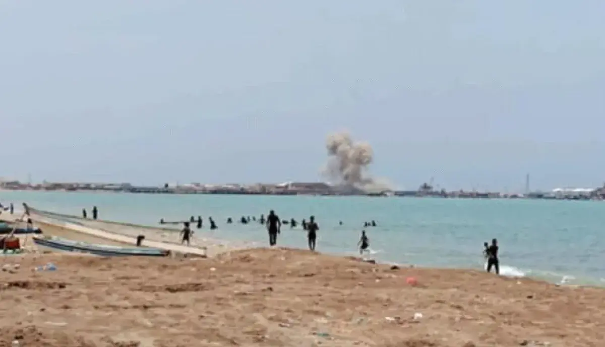 هجوم جديد يستهدف سفينة قبالة المخا و(التجارة البحر...
