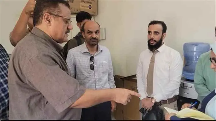 السباعي" و"الداؤودي" يدشنان النظام المحاسبي الموحد والتحصيل الإلكتروني للإيرادات بالمرافق الصحية في مديرية البريقة