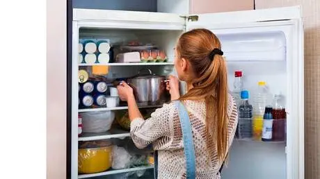 عواقب وضع الطعام الساخن في الثلاجة