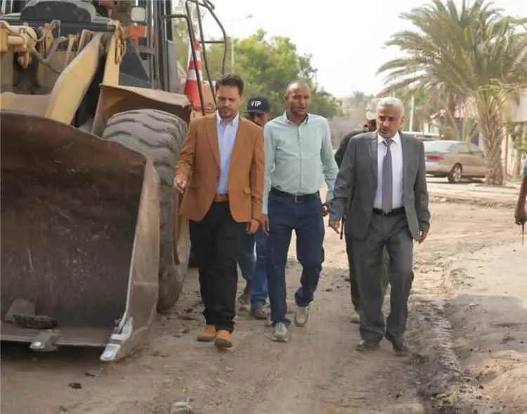 رئيس صندوق صيانة الطرق يُدشن مشروع صيانة وإعادة تأ...
