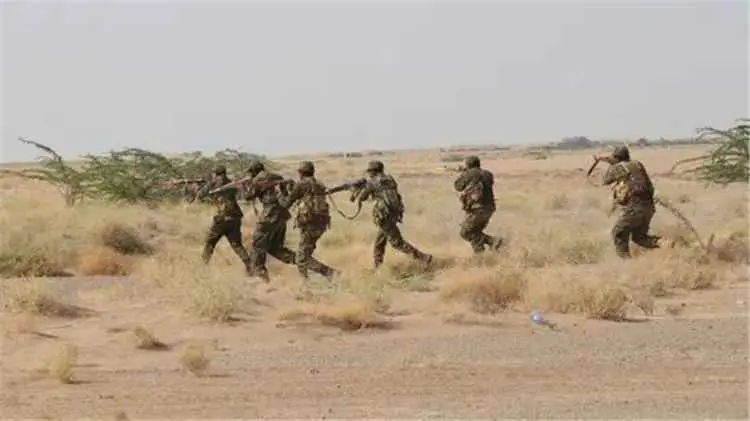 اشتباكات بين القوات المسلحة وميليشيا الحوثي في جبه...