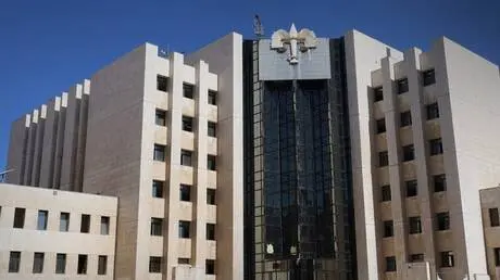 بعد تسلمه من لبنان.. مثول لواء سابق أمام القضاء ال...