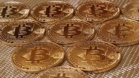 "البيتكوين" تتجاوز 77 ألف دولار لأول مرة منذ 26 ما...