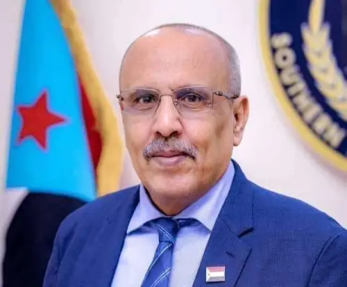 الكثيري يعزي نادرة عبدالقدوس بوفاة زوجها الكاتب وا...