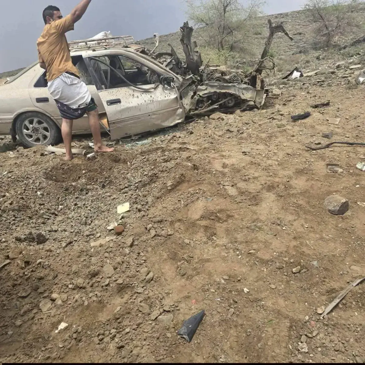 مركز حقوقي: إصابة 3 مدنيين بانفجار لغم أرضي في مديرية الزاهر بالبيضاء