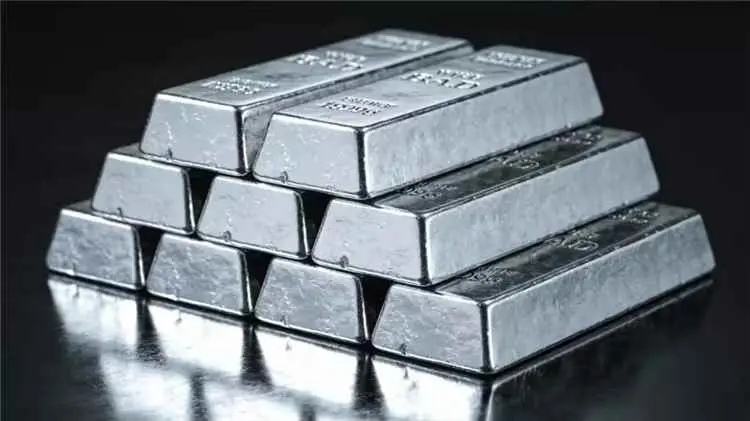 الفضة تقفز 18% في شهر.. لماذا أصبحت المصانع والطاق...