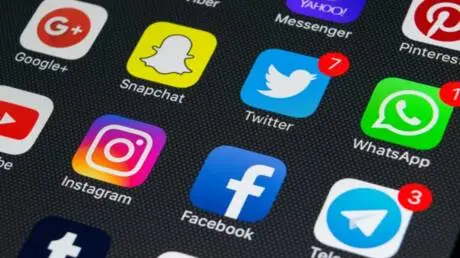 تقليص فترات استخدام مواقع التواصل الاجتماعي لا يعن...