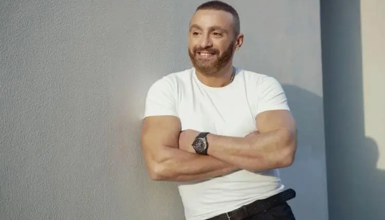 أحمد السقا يتحدث عن علاقته بأشقائه.. ويكشف حقيقة خ...