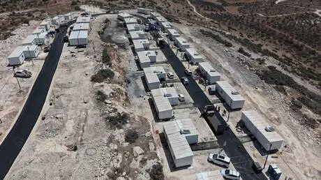 سفراء سابقون يطالبون لندن وباريس بوقف "محو فلسطين"...