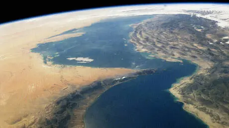 ترامب ينشر صورة لمضيق هرمز تحت عنوان "أرض أمريكية...