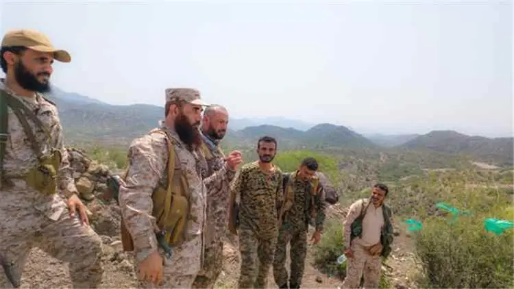 من جبهة الضالع ، اللواء حمدي شكري يشدد على رفع الج...