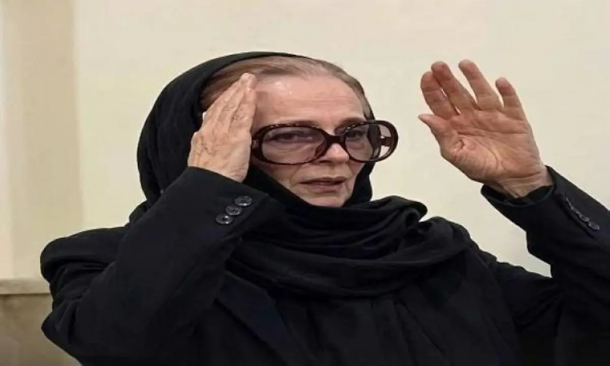 نجلاء فتحي تنهار في جنازة ابنتها وسيف أبو النجا يح...