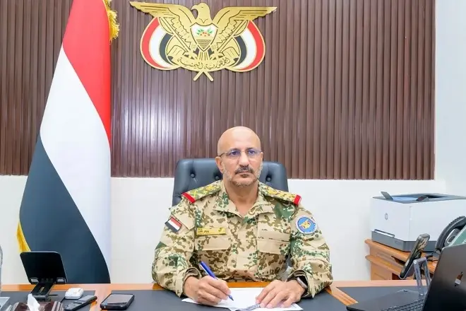 قائد المقاومة الوطنية يجري اتصالا هاتفيا بقائد محو...