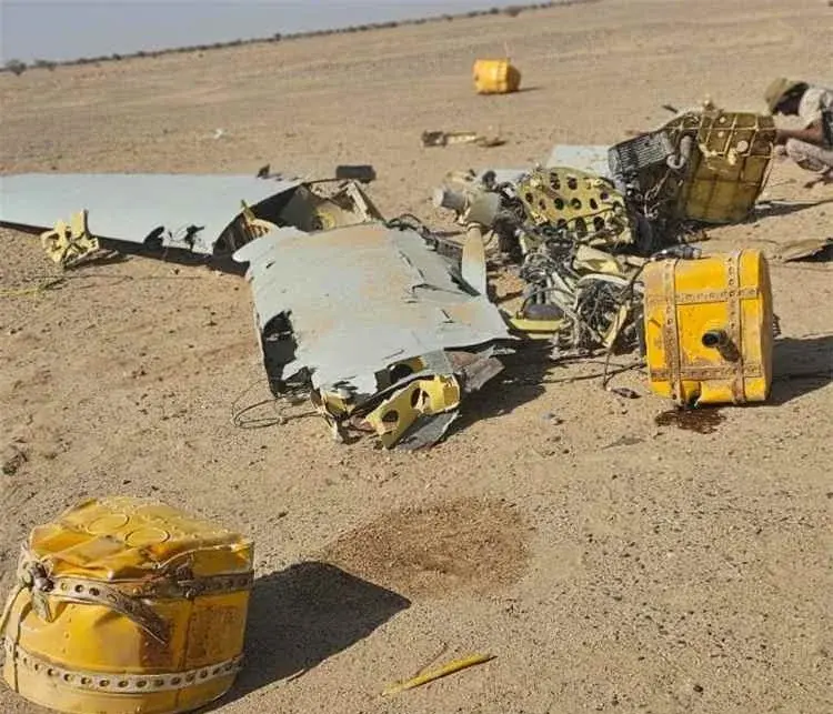 إسقاط طائرة حوثية مجنحة في سماء منطقة اللبنات بمحا...